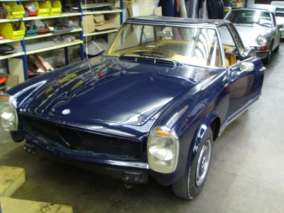 Het betreft hier een volledige restauratie van een Mercedes Pagode 230 SL